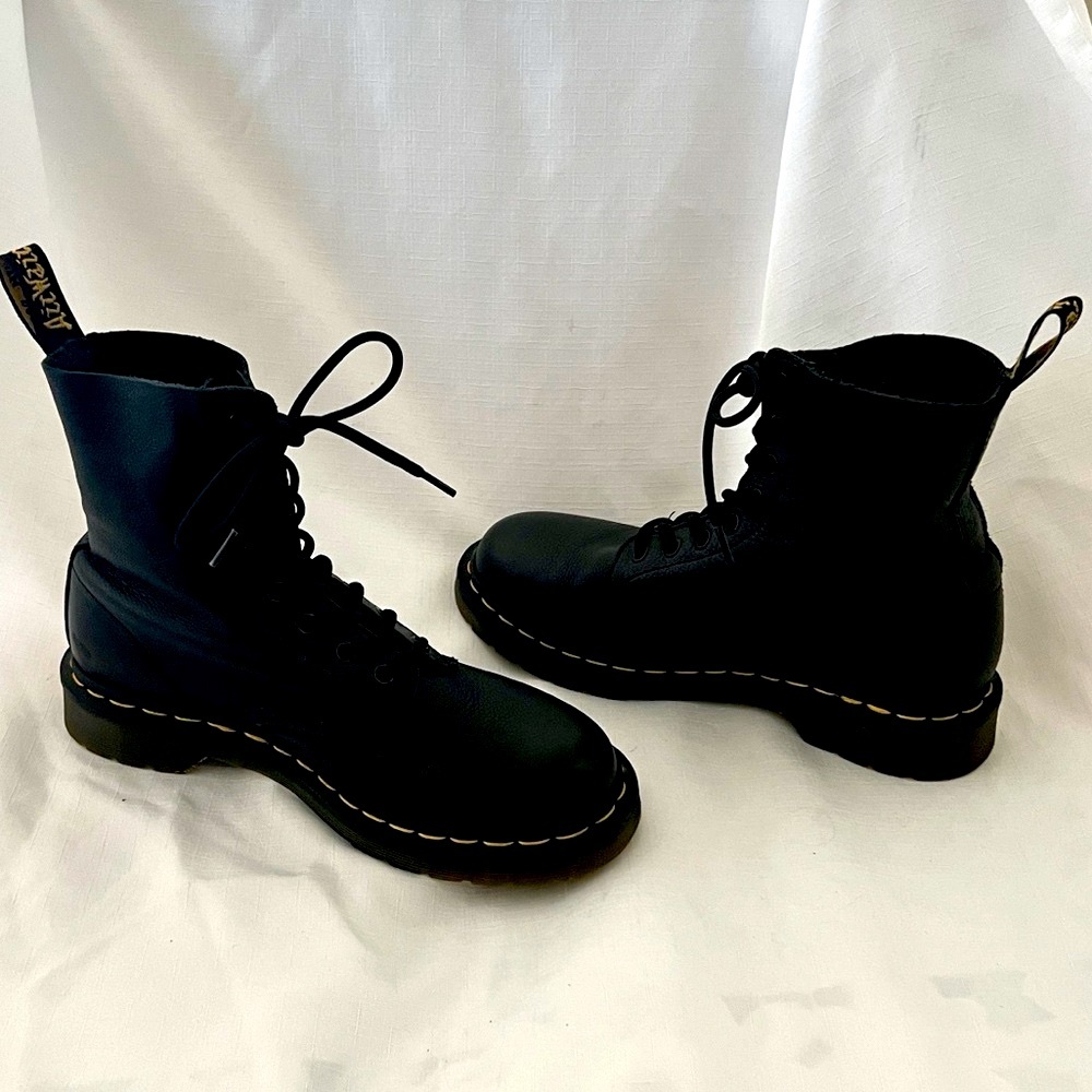 Dr. Martens/ Authentic & Original / Women’s~1460 Iconic Air Wair Leather Boot - Picture 11 of 16